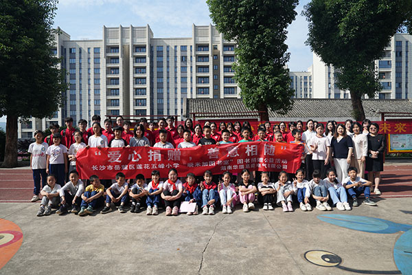 愛心捐書育桃李，企業(yè)擔當暖人心